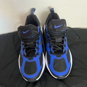 Nike Kids Sneakers in Black and Blue